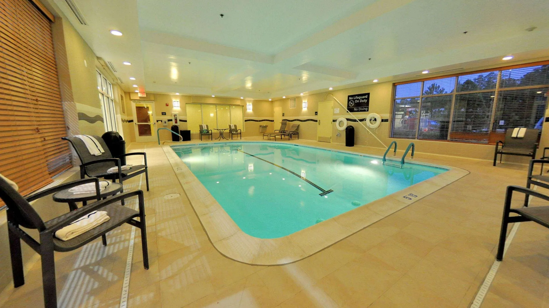 Отель Hampton Inn Richmond - Airport Сандстон
