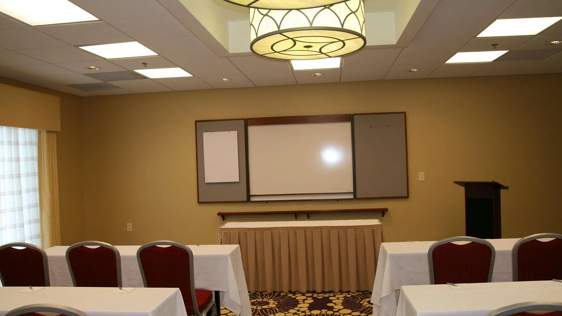Hampton Inn Richmond - Airport Сандстон