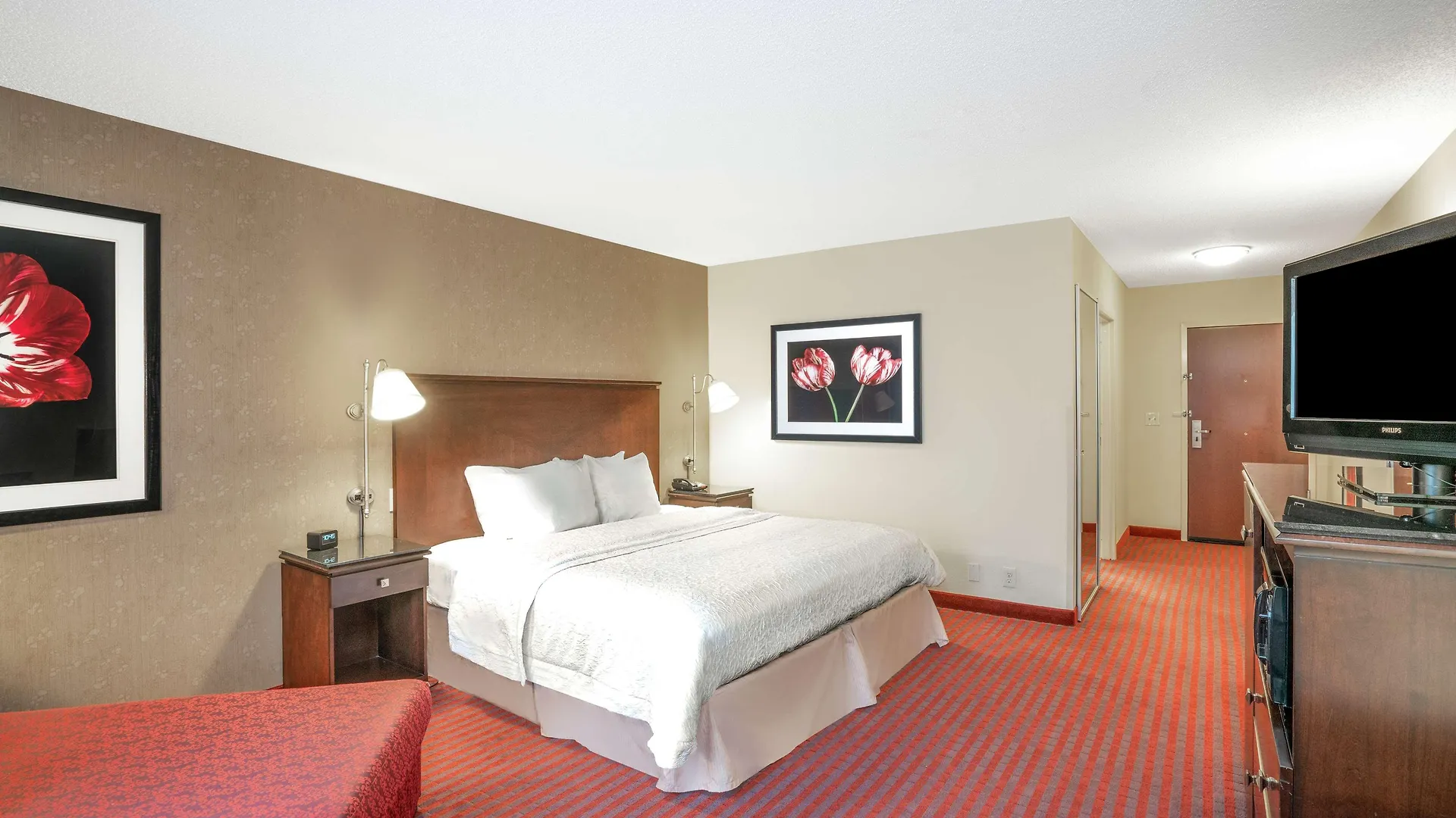 Hampton Inn Richmond - Airport Сандстон Отель