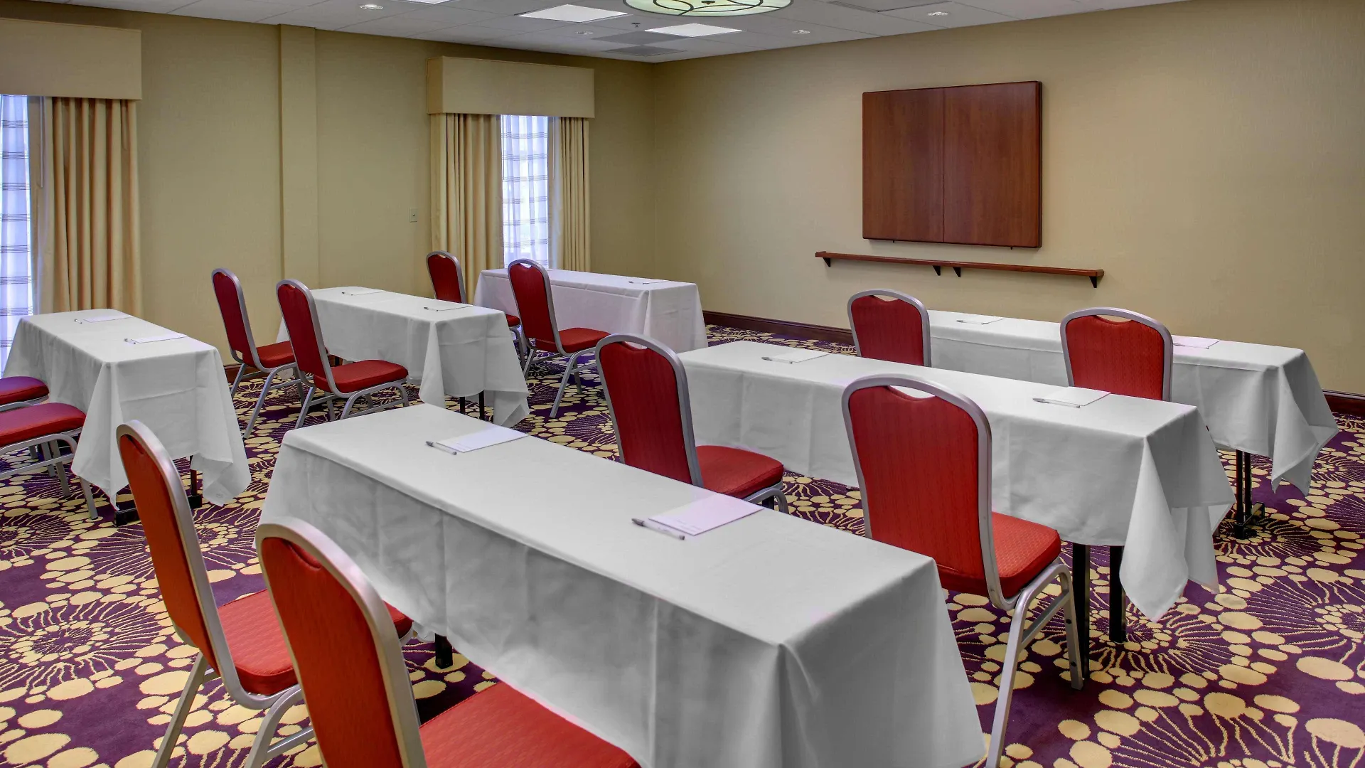 Hampton Inn Richmond - Airport Сандстон