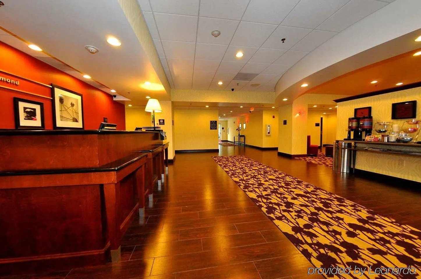 Hampton Inn Richmond - Airport Сандстон