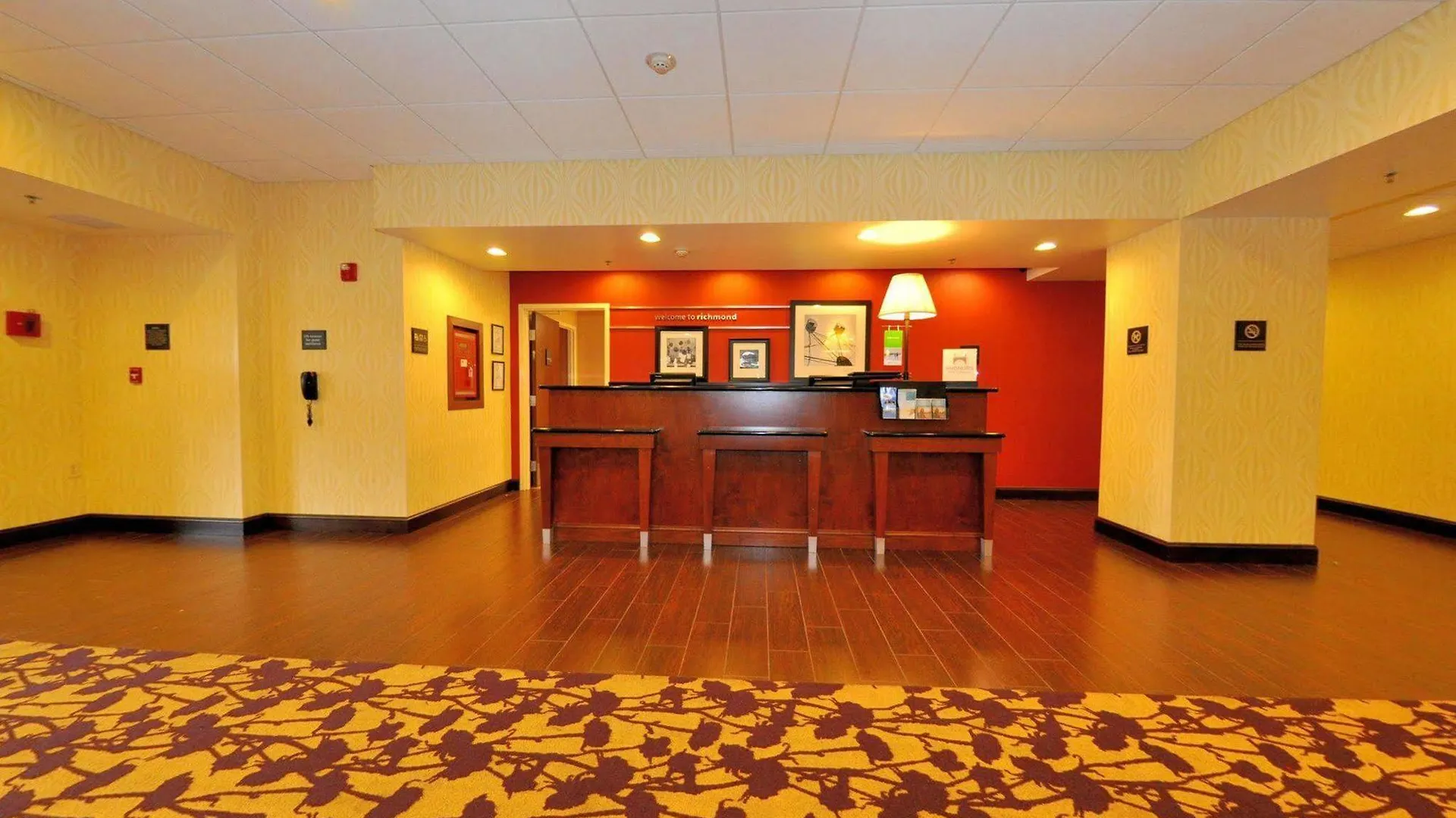 Hampton Inn Richmond - Airport Сандстон