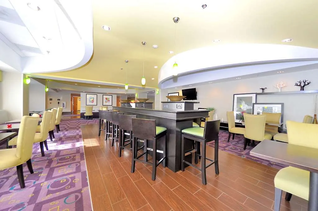 Hampton Inn Richmond - Airport Сандстон США