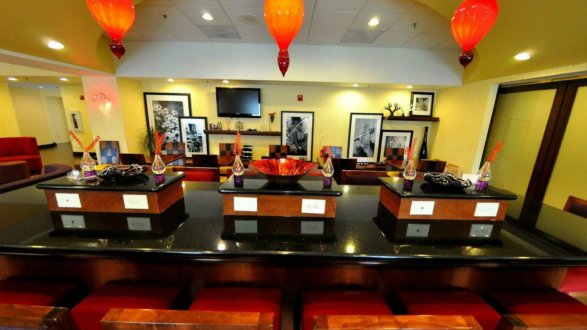 Отель Hampton Inn Richmond - Airport Сандстон