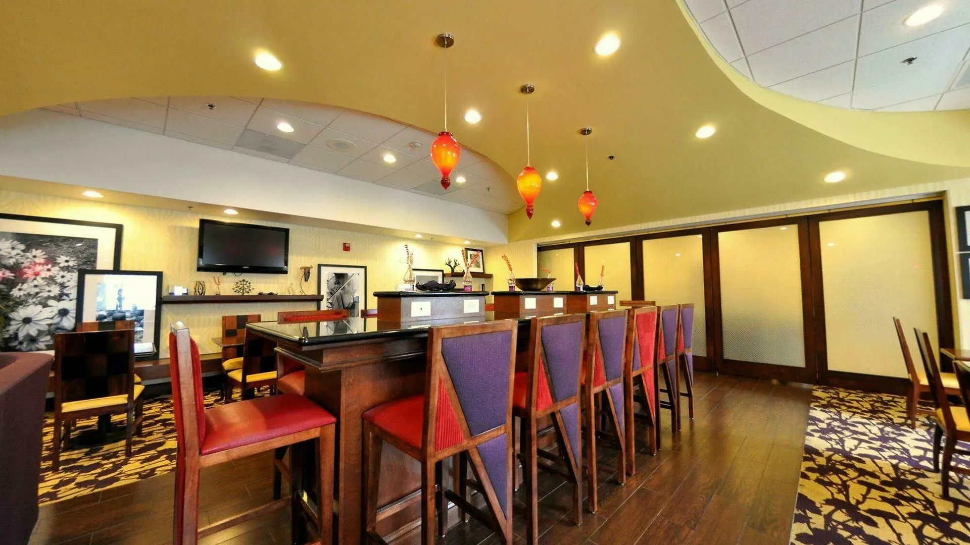 Hampton Inn Richmond - Airport Сандстон 3*,