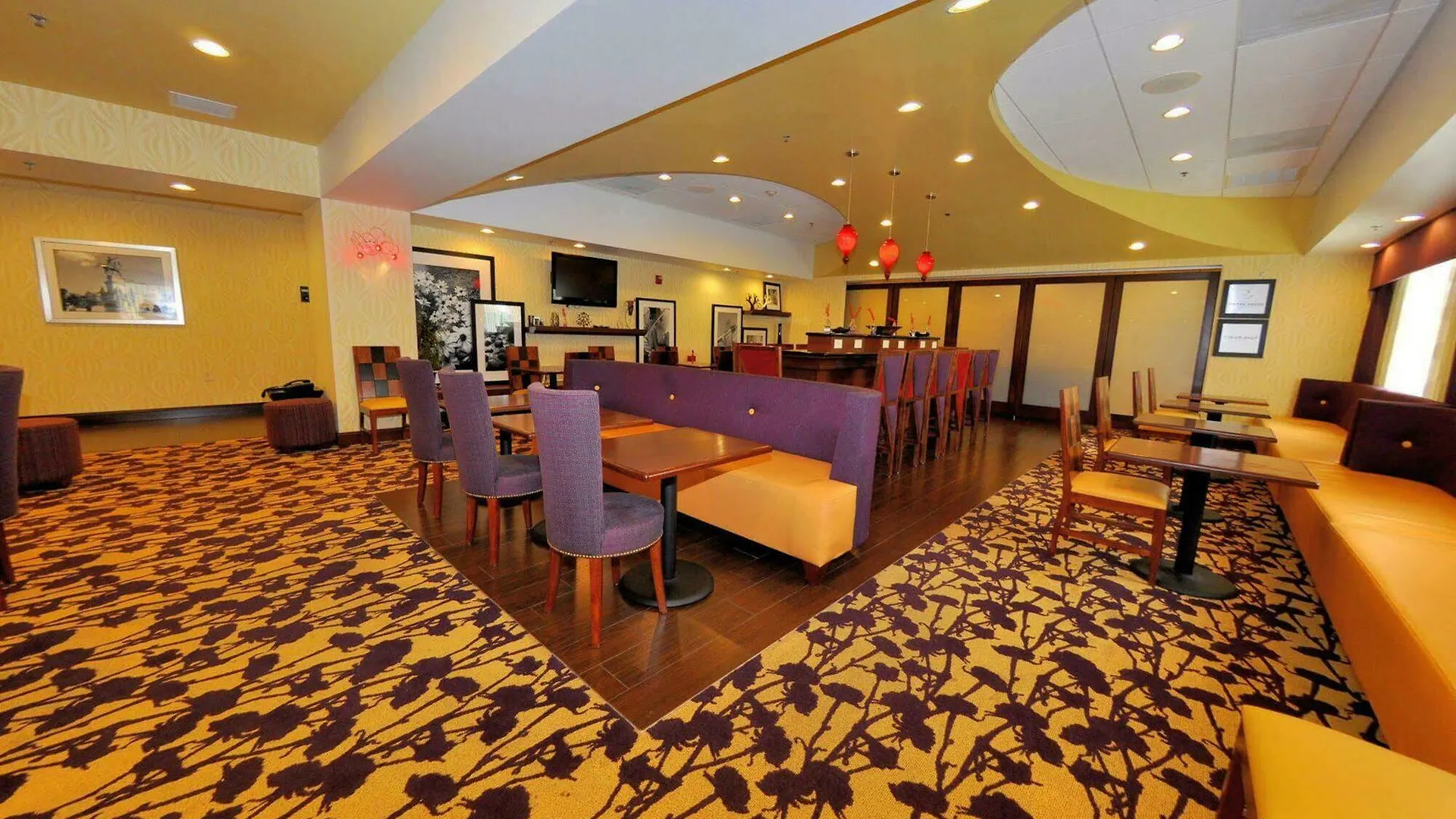 Hampton Inn Richmond - Airport Сандстон